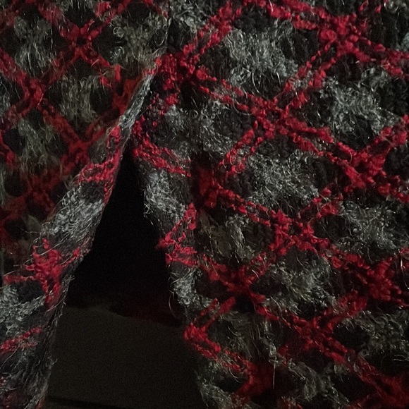 Byer California Brand.  Size 5.  Plaid pattern. Maroon, black, gray - Picture 6 of 11